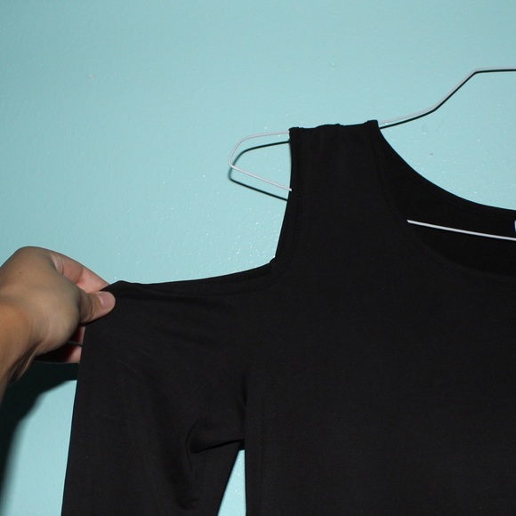 Alya dress with open shoulders - Picture 2 of 5